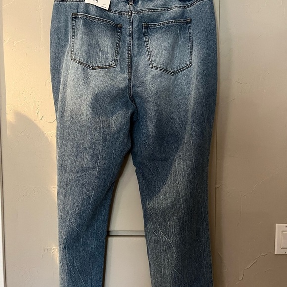 Distressed Jeans - Picture 3 of 7